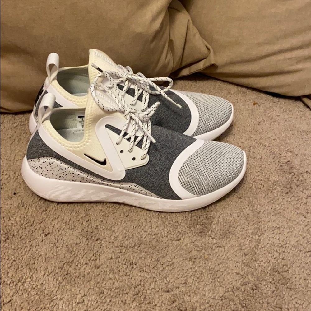 Nike lunar charge super comfortable sneakers
